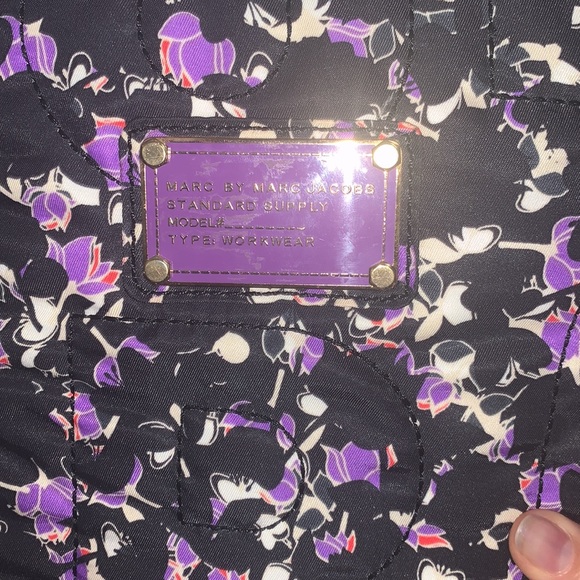 Marc Jacobs iPad cross body bag with zipper gold chain flower black white purple - Picture 10 of 10